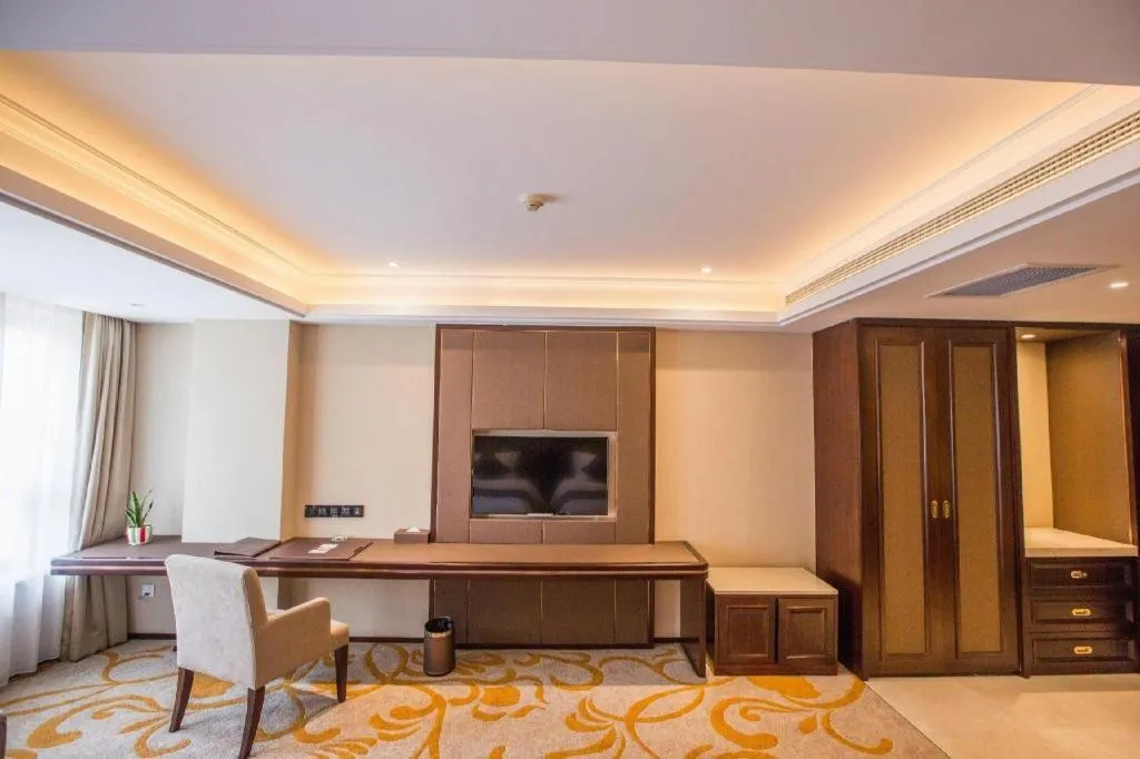 Sky World Hotel Qingdao