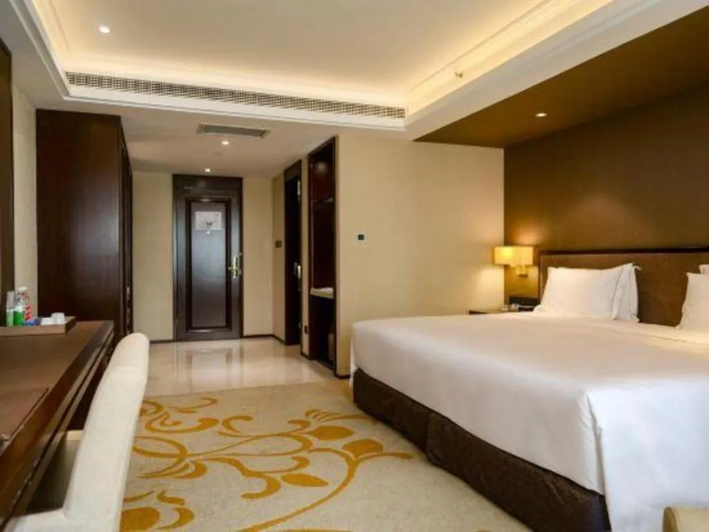 Bed in Sky World Hotel Qingdao