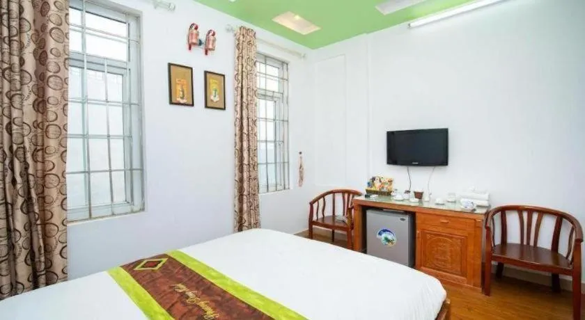 Bed in khach san phuong dong