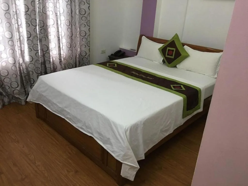 Bed in khach san phuong dong