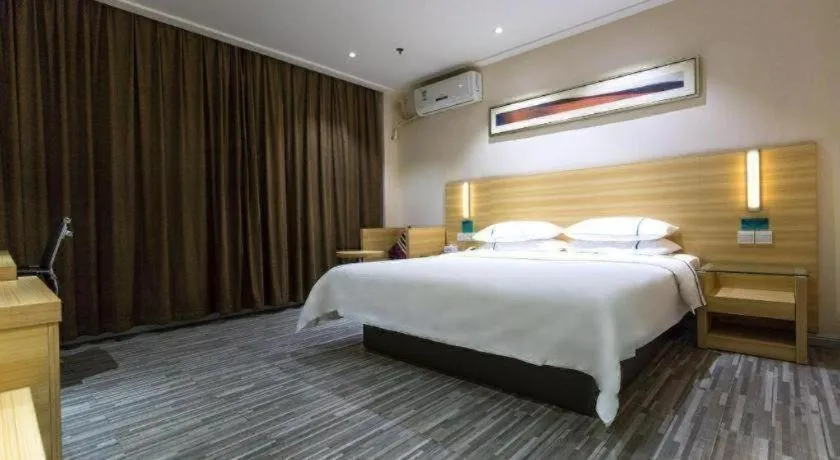 Bed in City Comfort Inn Huanggang Guibinlou Wanda Square