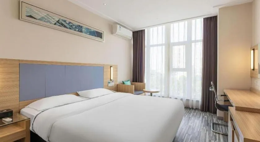Bed in City Comfort Inn Huanggang Guibinlou Wanda Square