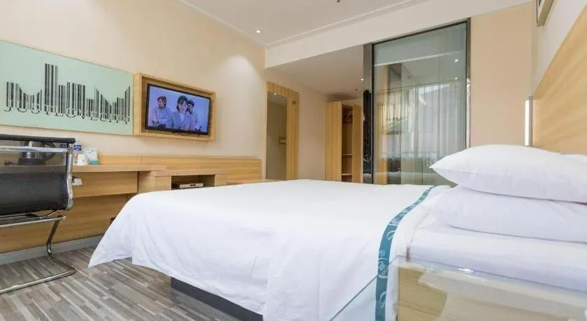 Bed in City Comfort Inn Huanggang Guibinlou Wanda Square