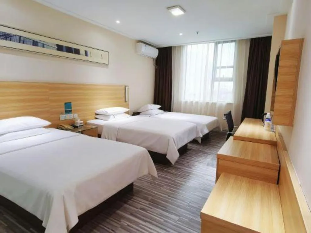 Bed in City Comfort Inn Huanggang Guibinlou Wanda Square