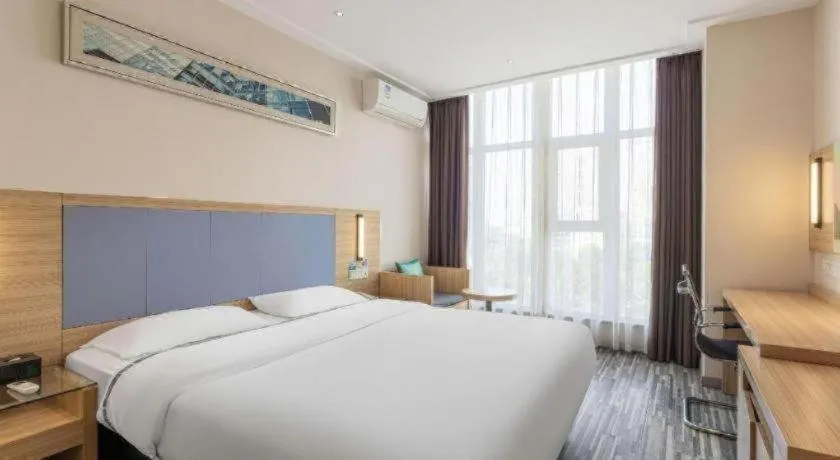 Bed in City Comfort Inn Huanggang Guibinlou Wanda Square