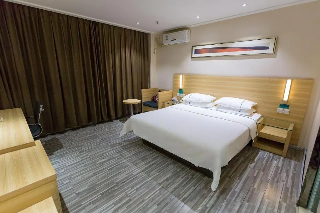 Bed in City Comfort Inn Huanggang Guibinlou Wanda Square