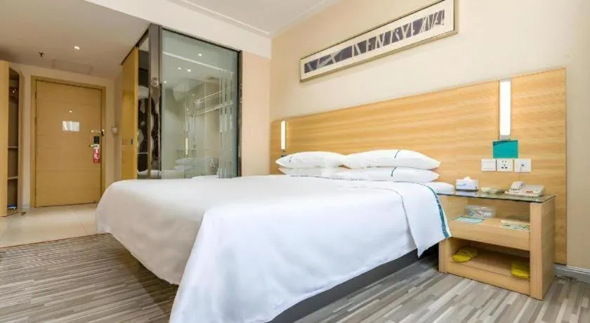 Bed in City Comfort Inn Huanggang Guibinlou Wanda Square