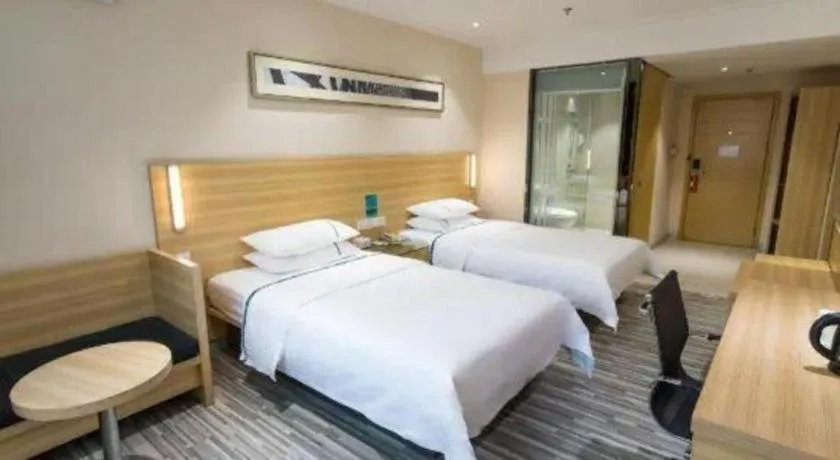 Bed in City Comfort Inn Huanggang Guibinlou Wanda Square