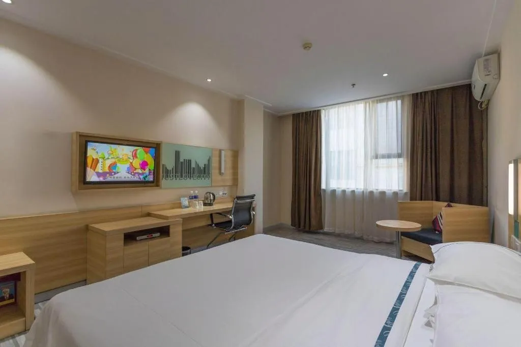 Bed in City Comfort Inn Huanggang Guibinlou Wanda Square