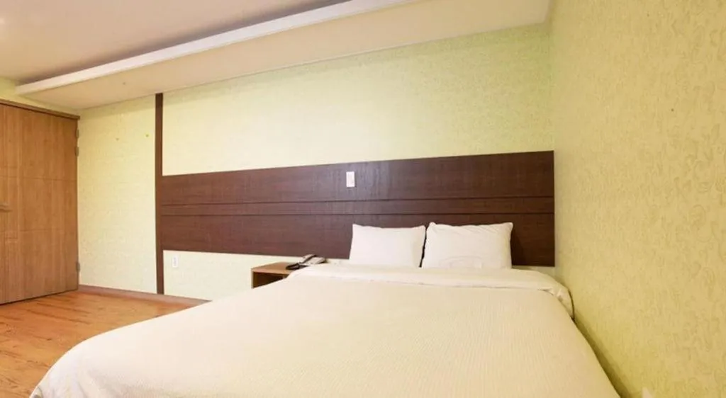 Bed in CJ Tourist Hotel