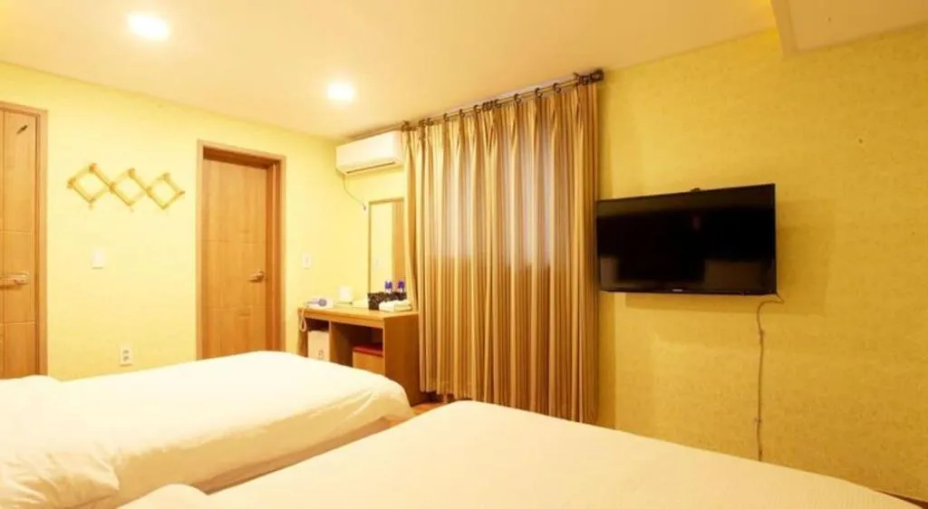 Bed in CJ Tourist Hotel