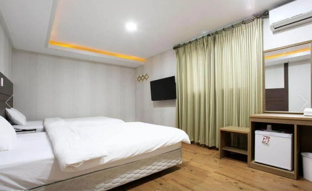 Bed in CJ Tourist Hotel