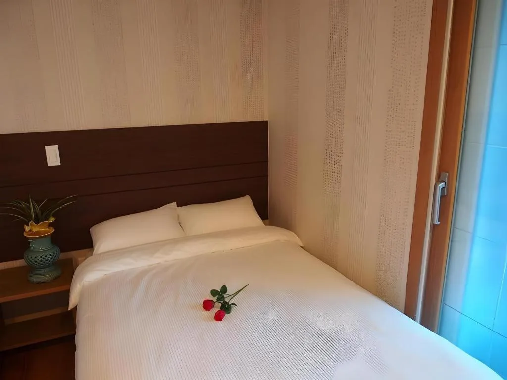 Bed in CJ Tourist Hotel