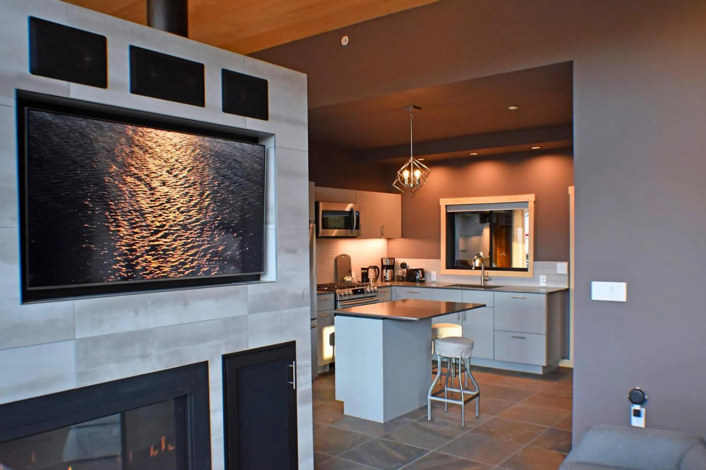 TV and multimedia in Beaver Lakefront Cabins - Couples Only Getaways