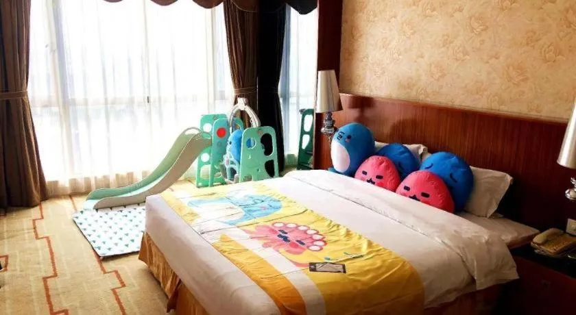 Bed in Foshan Nanhai Huifeng Holiday Hotel