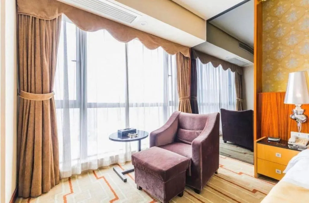 Bed in Foshan Nanhai Huifeng Holiday Hotel