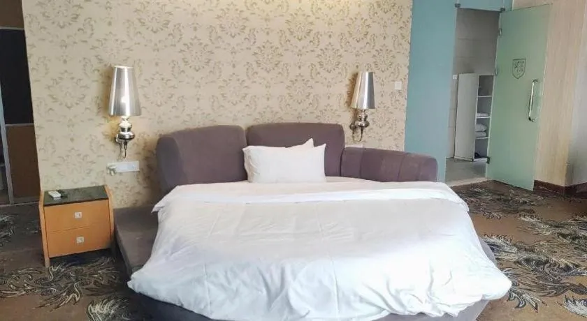 Bed in Foshan Nanhai Huifeng Holiday Hotel
