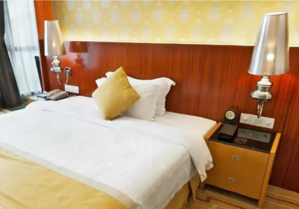 Bed in Foshan Nanhai Huifeng Holiday Hotel