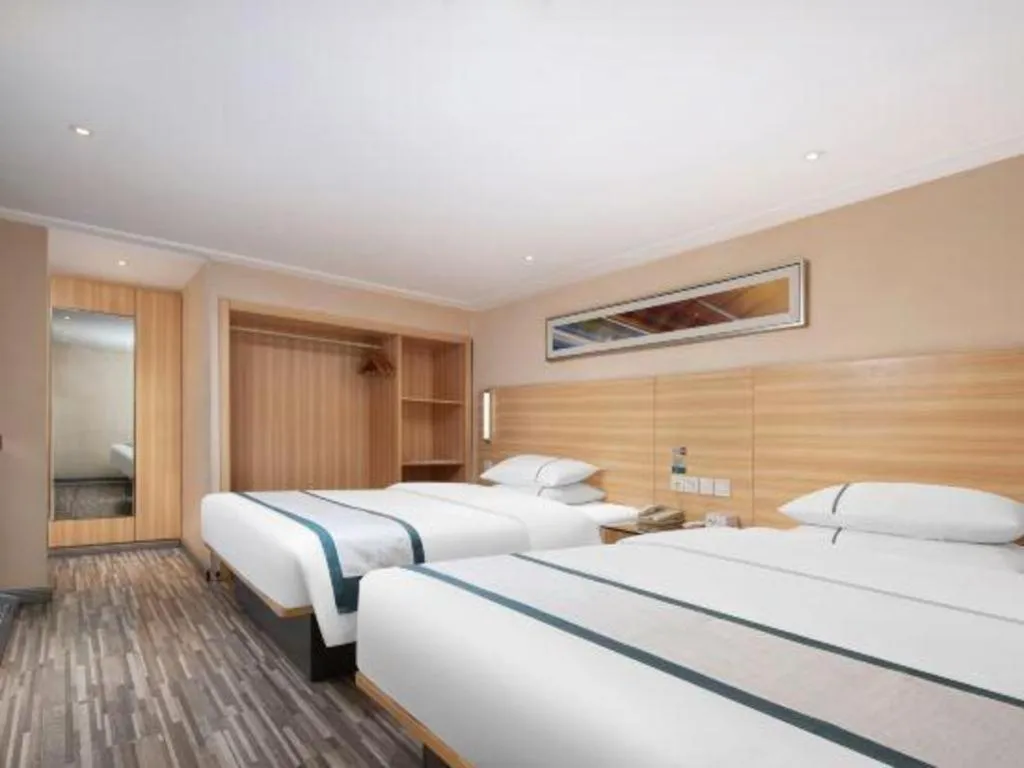 Bed in City Comfort Inn Liuzhou Chengzhong Wanda Plaza
