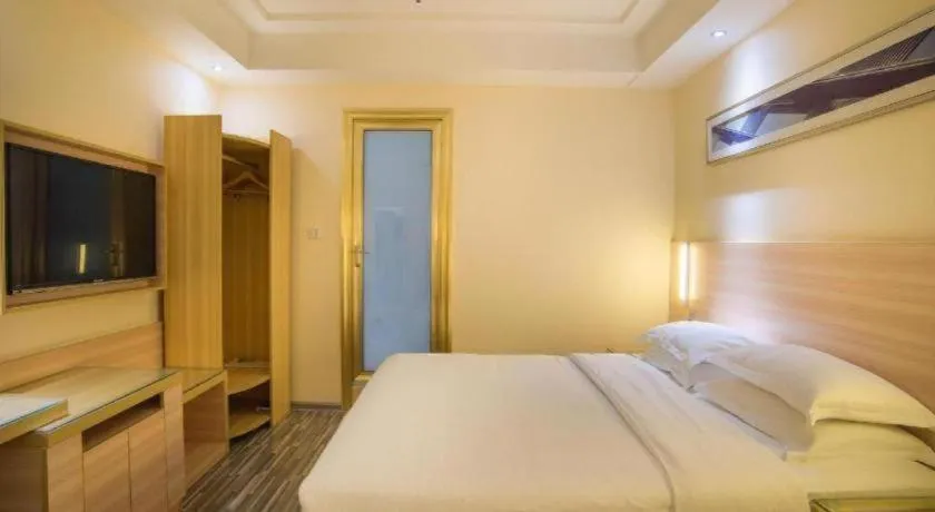 Bed in City Comfort Inn Liuzhou Chengzhong Wanda Plaza