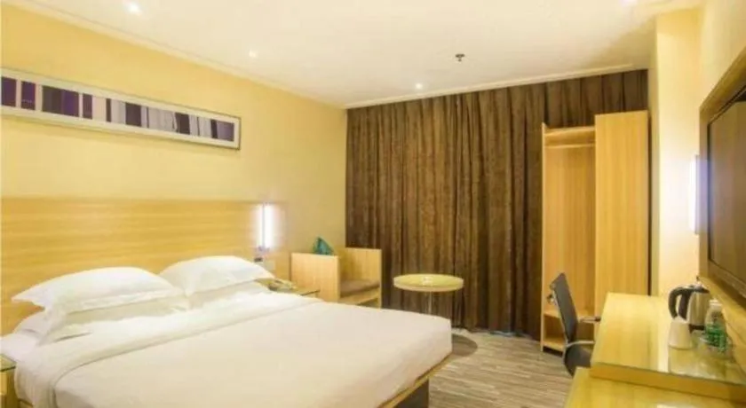 Bed in City Comfort Inn Liuzhou Chengzhong Wanda Plaza