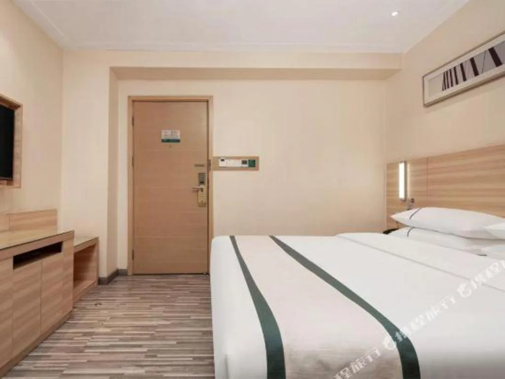 Bed in City Comfort Inn Liuzhou Chengzhong Wanda Plaza