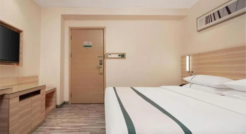 Bed in City Comfort Inn Liuzhou Chengzhong Wanda Plaza