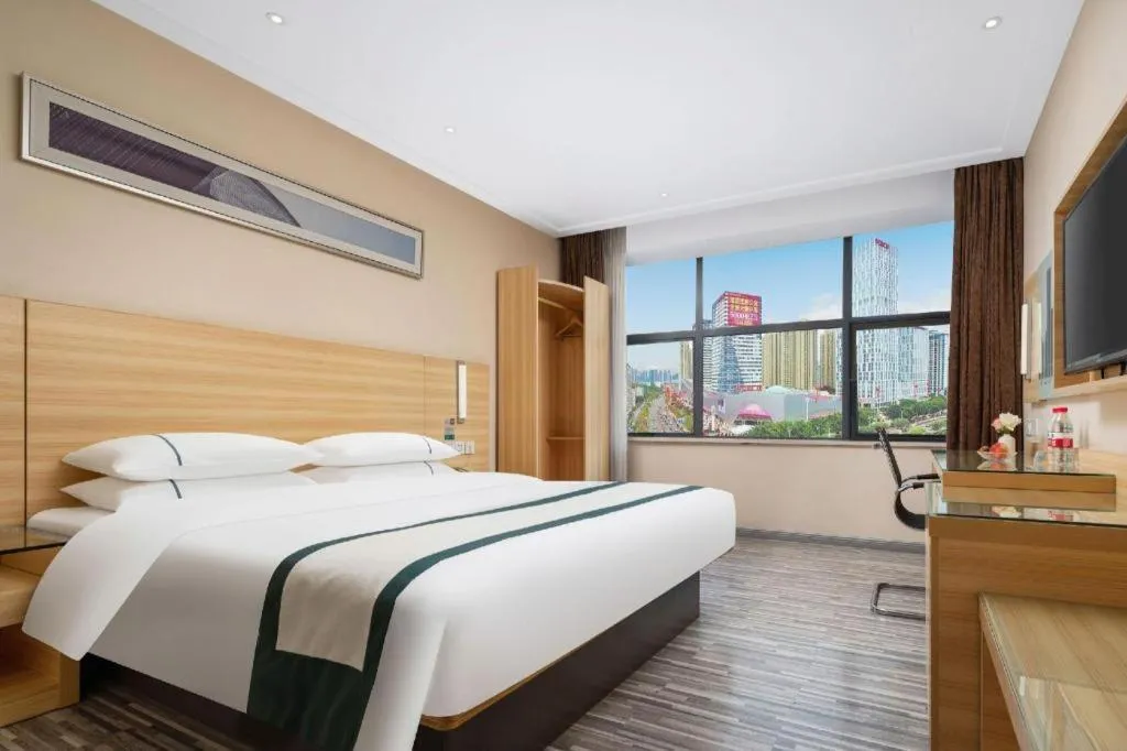 Bed in City Comfort Inn Liuzhou Chengzhong Wanda Plaza