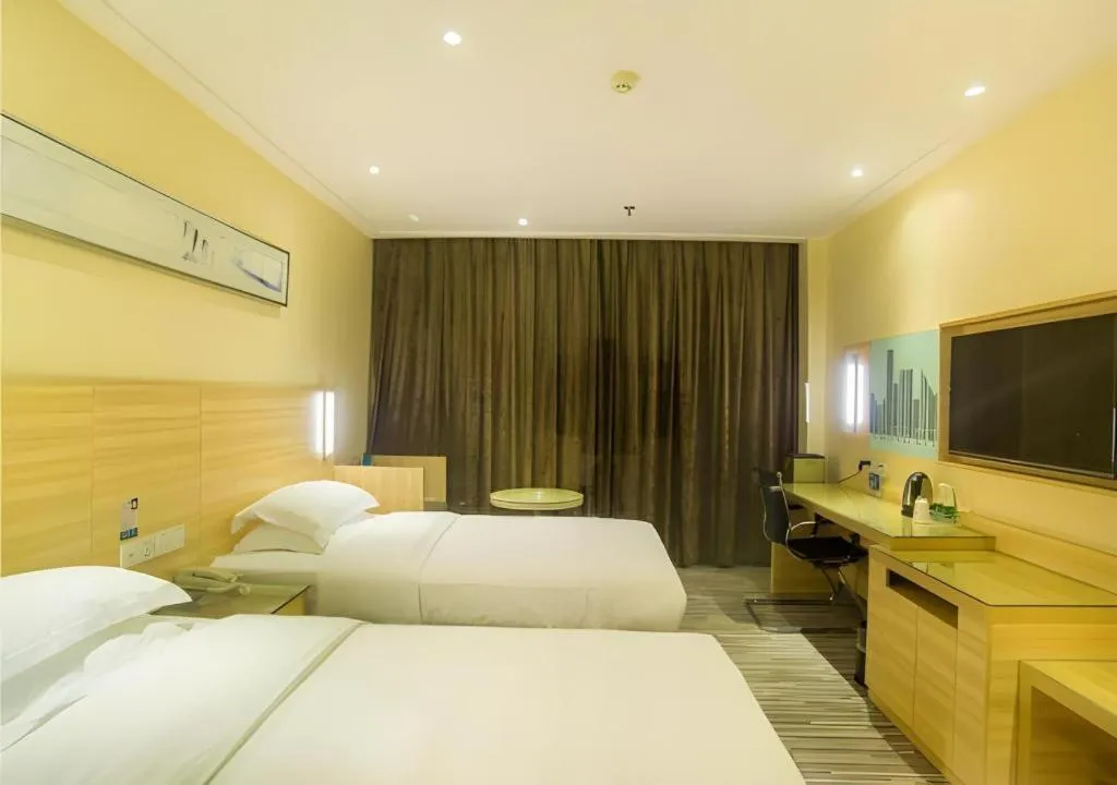 Bed in City Comfort Inn Liuzhou Chengzhong Wanda Plaza