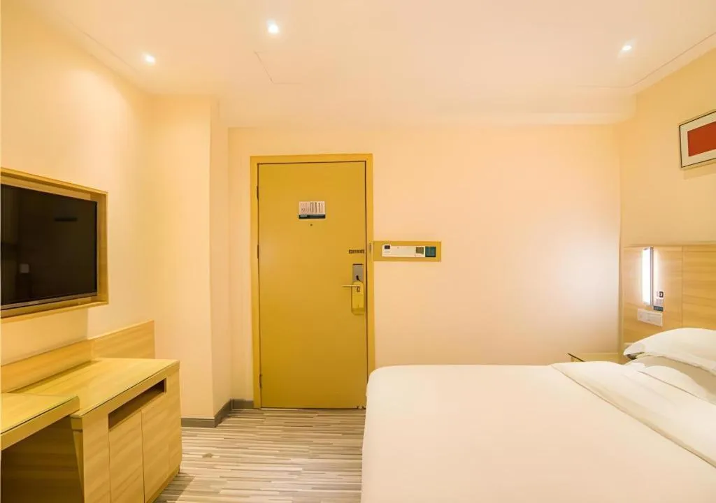 Bed in City Comfort Inn Liuzhou Chengzhong Wanda Plaza