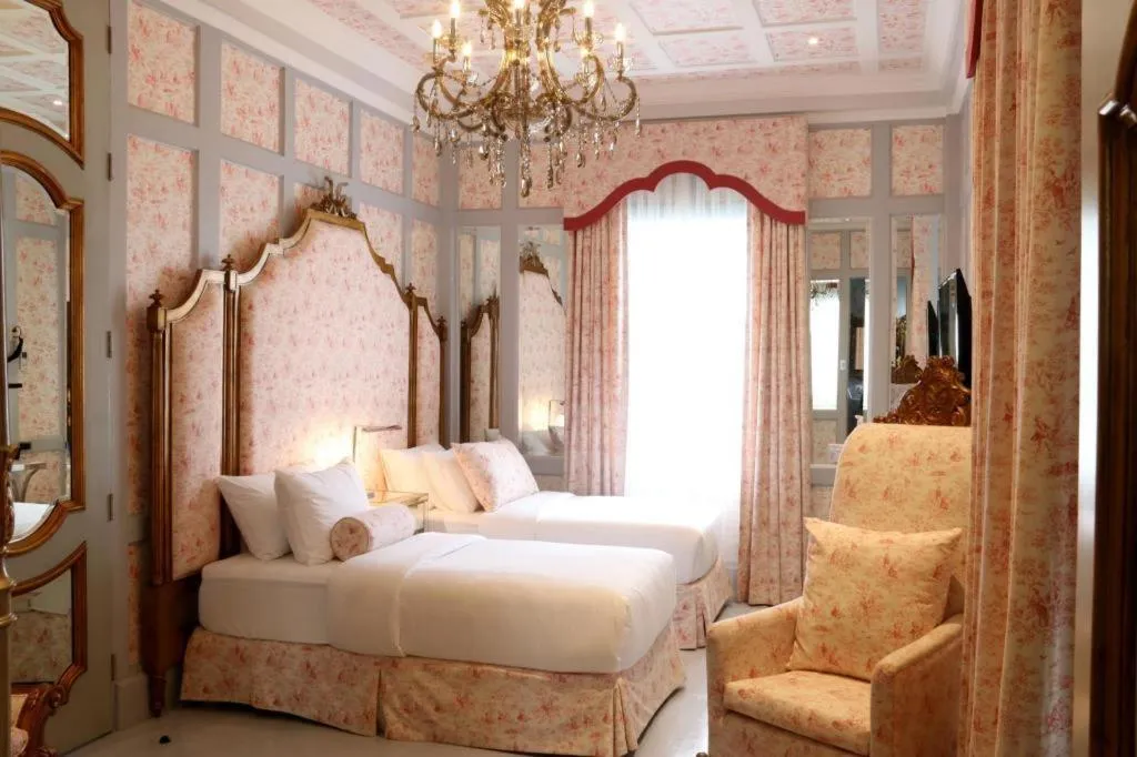 Bed in Kamiseta Hotel