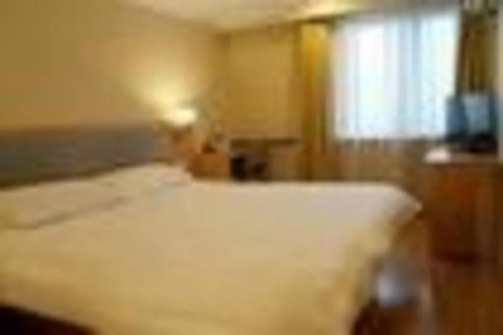 Bed in Home Inn Neo Shanghai Railway Station