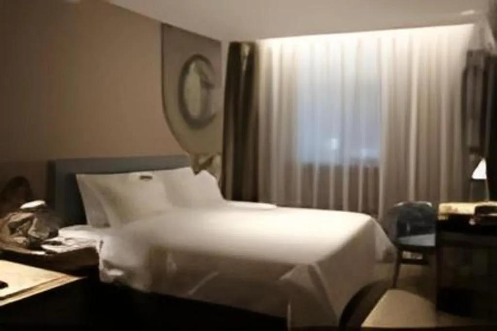 Bed in Home Inn Neo Shanghai Railway Station