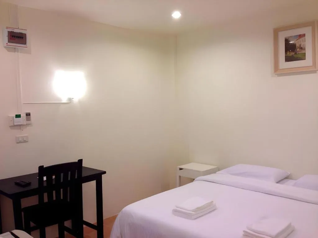 Bed in Le Bar Tarry Hotel