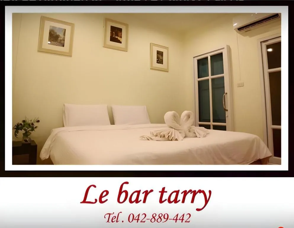 Bed in Le Bar Tarry Hotel