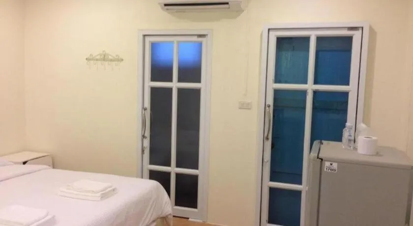 Bed in Le Bar Tarry Hotel