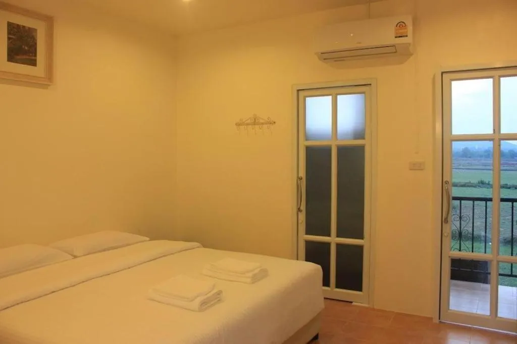 Bed in Le Bar Tarry Hotel