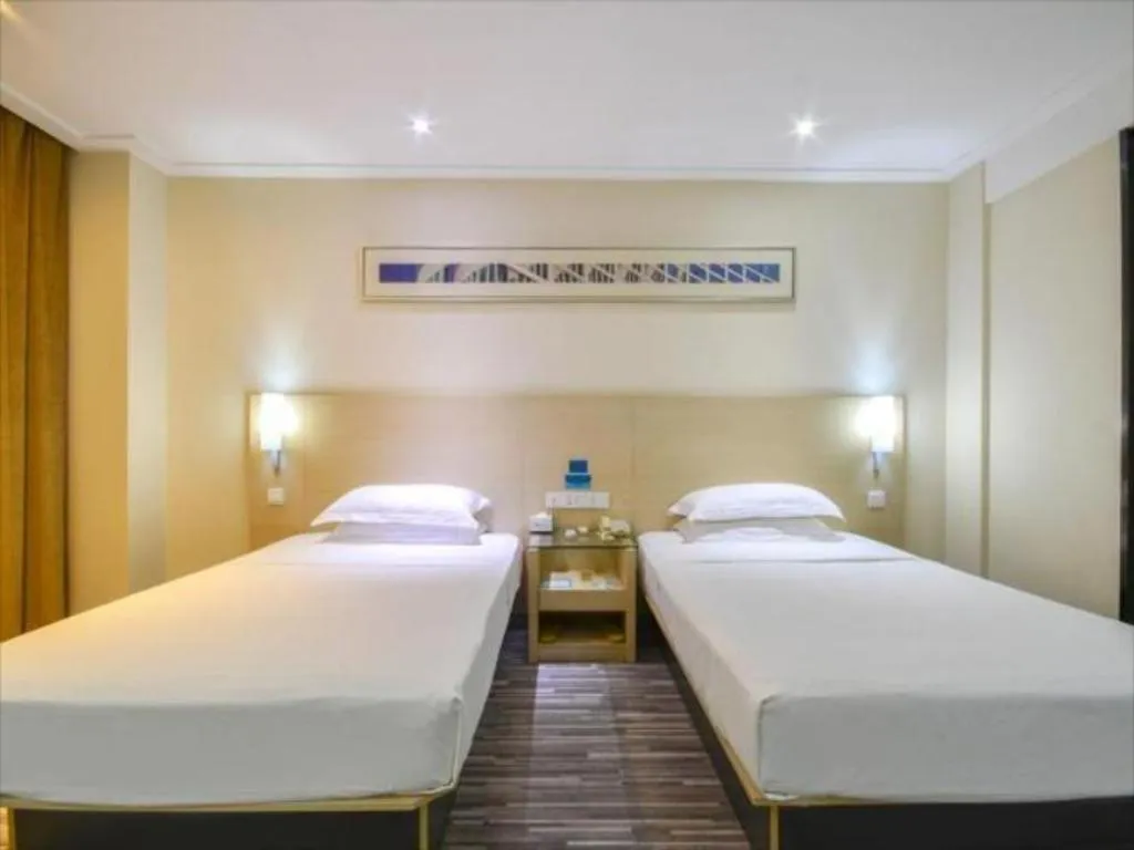 Bed in City Comfort Inn Wuhan Hanyang Street Caidian Square Metro Station