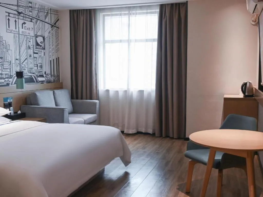 Bed in City Comfort Inn Wuhan Hanyang Street Caidian Square Metro Station