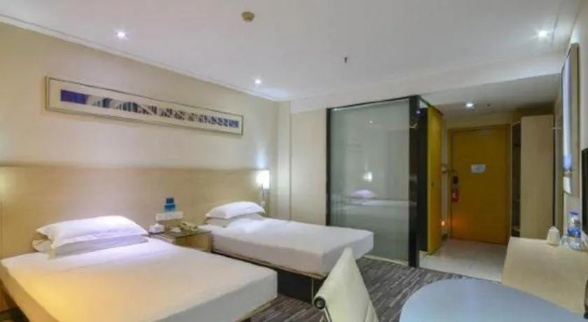 Bed in City Comfort Inn Wuhan Hanyang Street Caidian Square Metro Station