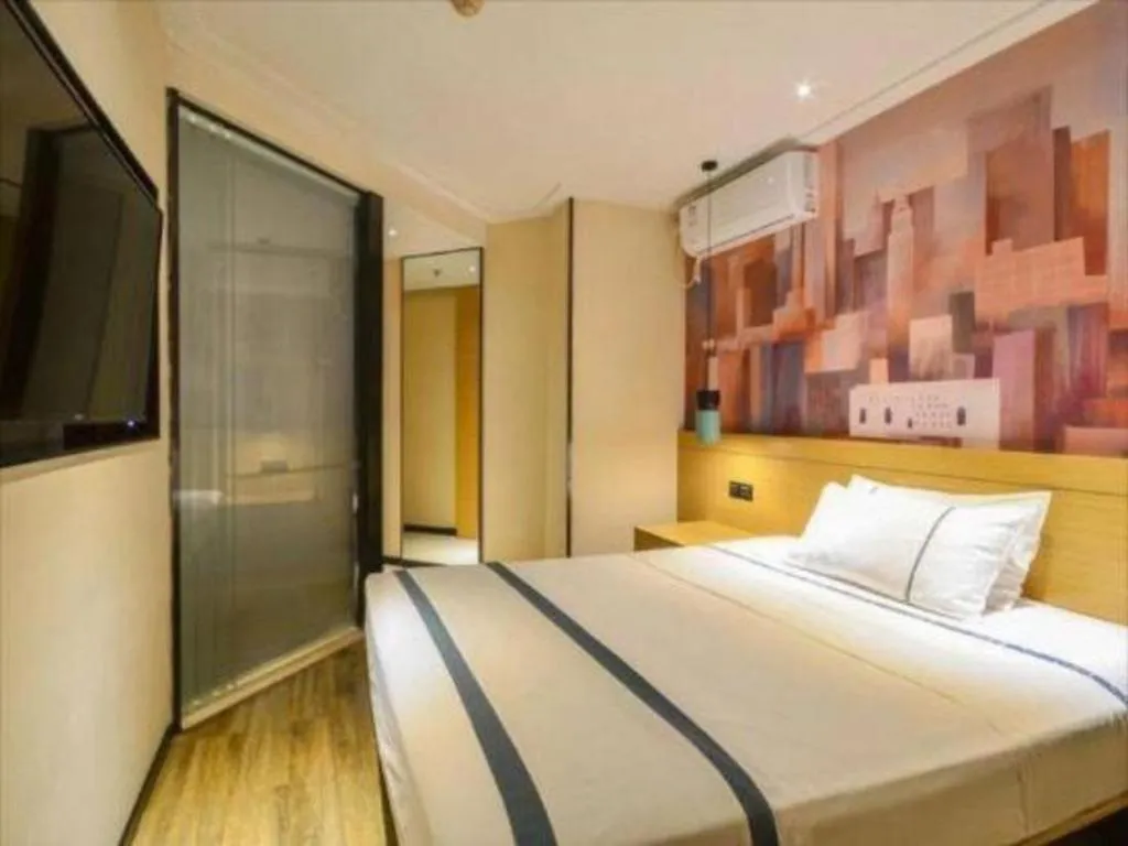 Bed in City Comfort Inn Wuhan Hanyang Street Caidian Square Metro Station