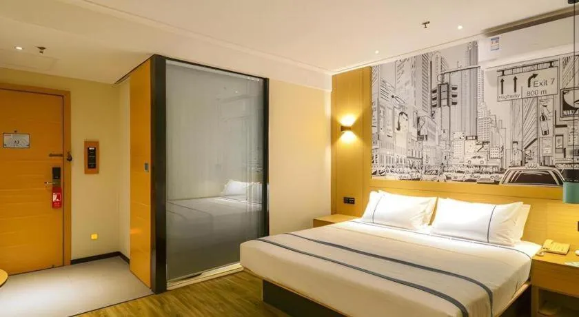 Bed in City Comfort Inn Wuhan Hanyang Street Caidian Square Metro Station