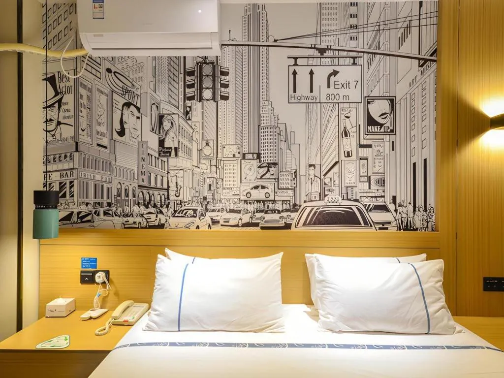 Bed in City Comfort Inn Wuhan Hanyang Street Caidian Square Metro Station