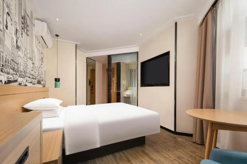 Bed in City Comfort Inn Wuhan Hanyang Street Caidian Square Metro Station