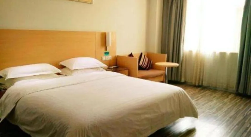 Bed in City Comfort Inn Wuhan Hanyang Street Caidian Square Metro Station