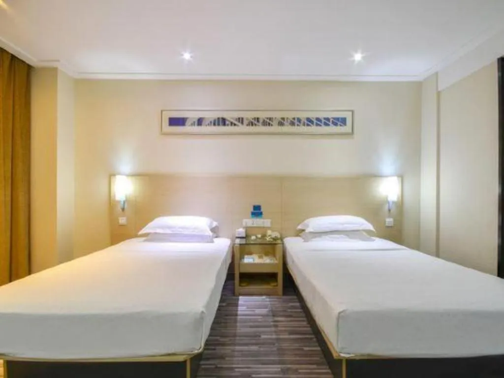 Bed in City Comfort Inn Wuhan Hanyang Street Caidian Square Metro Station