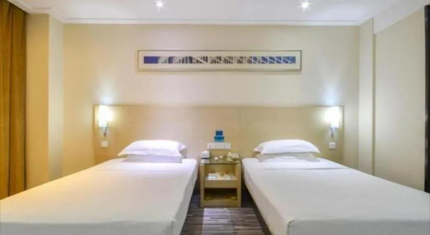 Bed in City Comfort Inn Wuhan Hanyang Street Caidian Square Metro Station