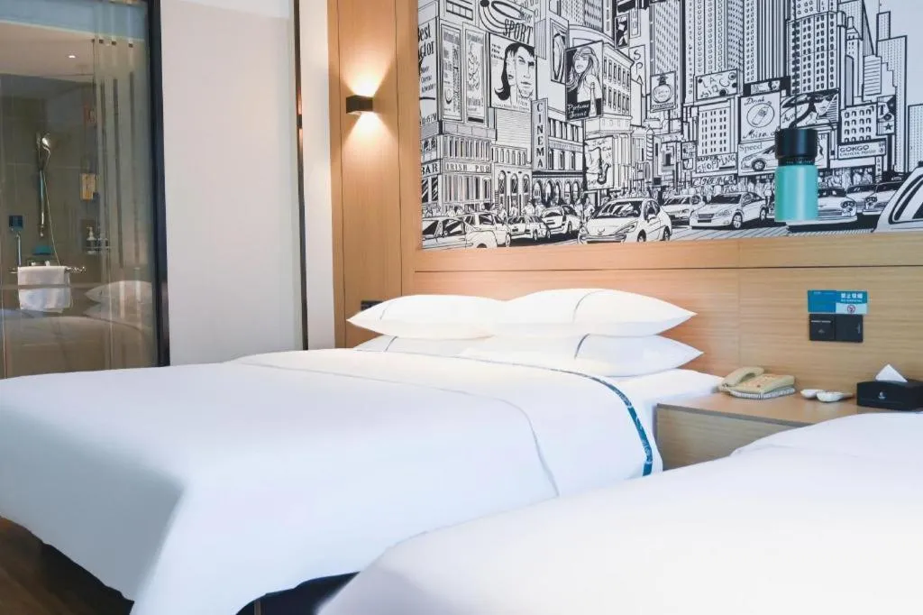 Bed in City Comfort Inn Wuhan Hanyang Street Caidian Square Metro Station