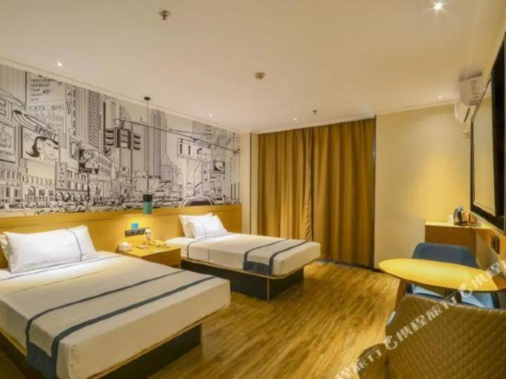 Bed in City Comfort Inn Wuhan Hanyang Street Caidian Square Metro Station