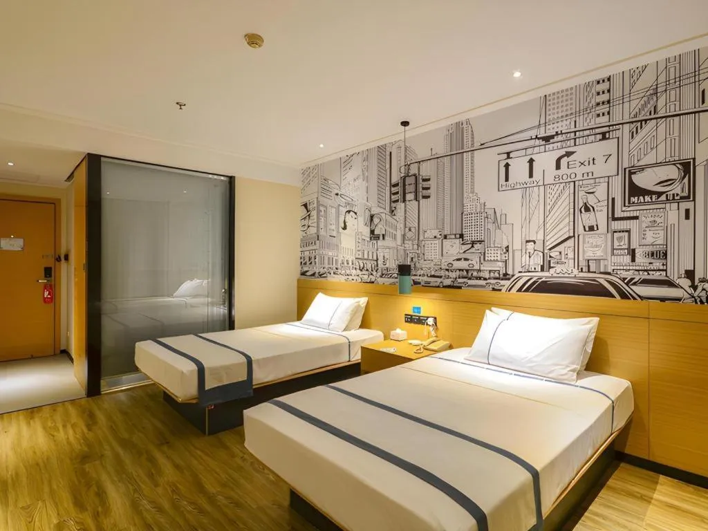 Bed in City Comfort Inn Wuhan Hanyang Street Caidian Square Metro Station